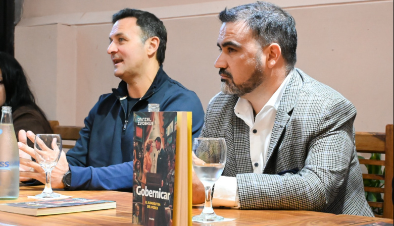 “Gobernicar”: Con sala llena y junto a Luayza, Ivoskus presentó su libro en Berazategui