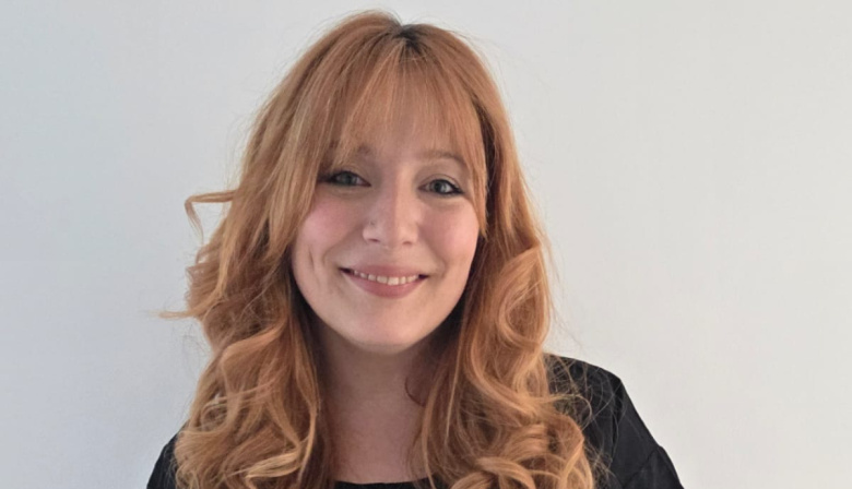 El miedo a ser reemplazado por IA: qué está pasando de verdad en oficinas, industrias y equipos de management