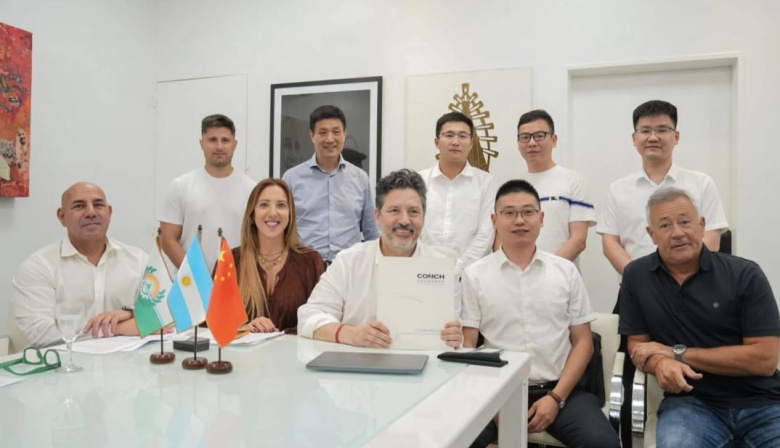 Menéndez anunció la llegada de una firma global y destacó el posicionamiento de Merlo