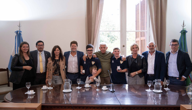 Homenaje en Diputados a dos basquetbolistas marplatenses con síndrome de down que irán al Mundial