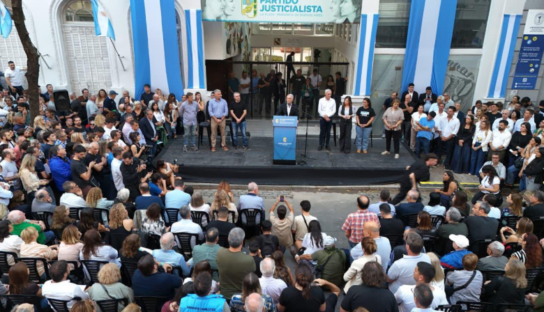 Alak asumió al frente del PJ La Plata y lanzó: “Unidos triunfaremos, con Kicillof presidente”
