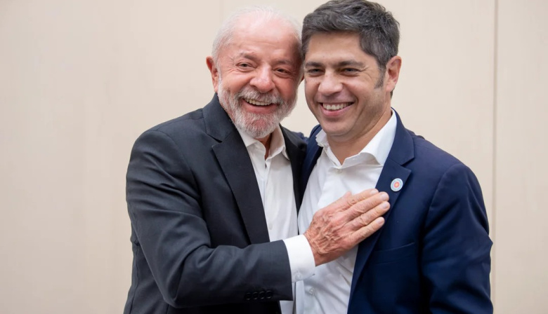 Kicillof con Lula en Barcelona: “Hay otro camino que no es el de la crueldad y el abandono”