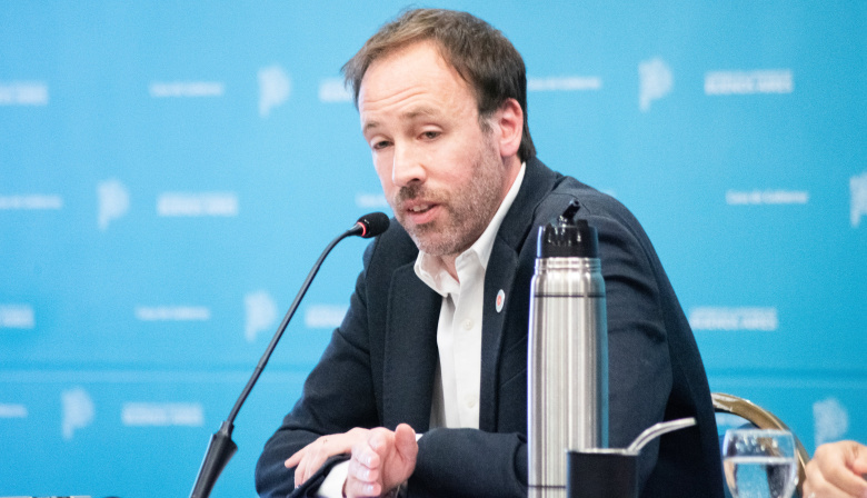 López volvió a cruzar a Milei: “Su superávit es deuda con las provincias”