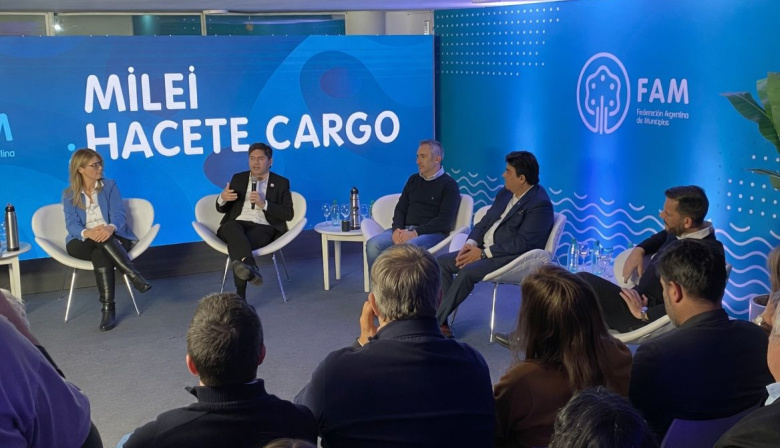 Kicillof reunió a intendentes en la FAM y aseguró que "el plan de Milei es una lógica perversa"