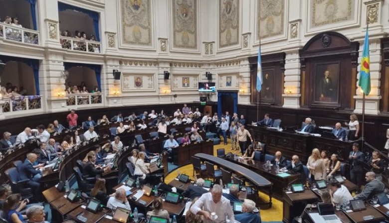 UCR y PRO exigen poner en marcha la comisión de control de fondos