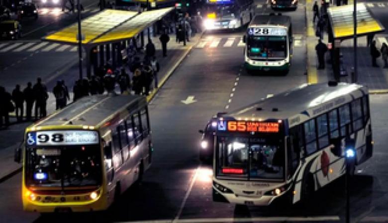 Reclaman explicaciones a Kicillof por subsidios al transporte y crece la tensión por deudas con empresas