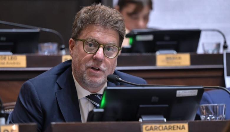 La oposición insiste con interpelar a Homero Giles por la crisis en IOMA