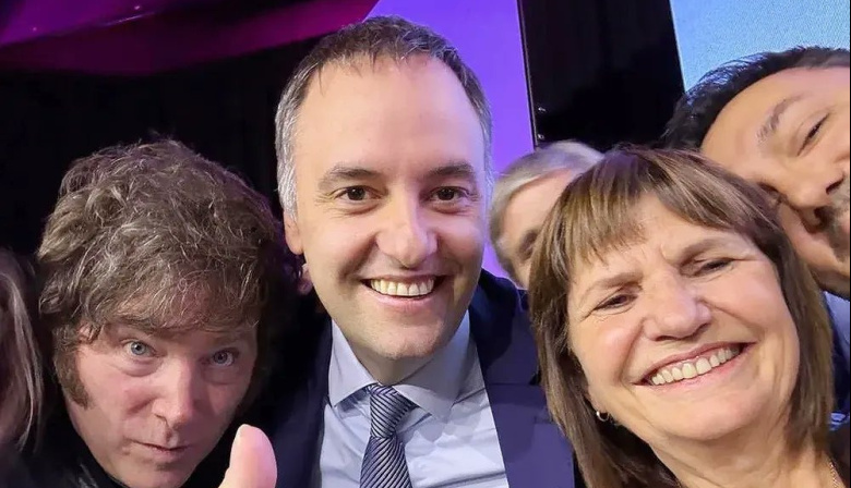 Milei ratificó a Adorni como jefe de Gabinete: “Ni en pedo se va”  