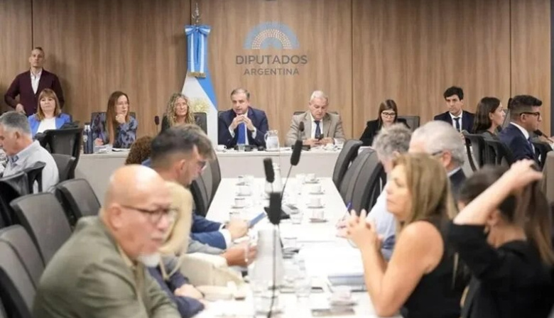 La industria textil perdió 724 fábricas en 18 meses y expuso su crisis en el Congreso