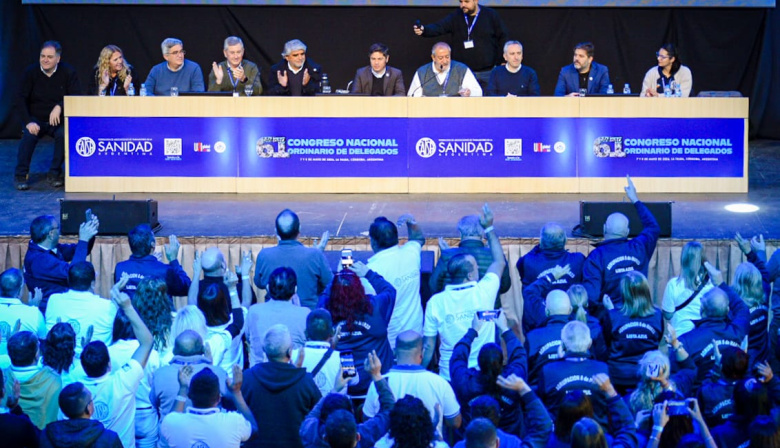 “Sin federalismo no hay país”: Kicillof firmó convenios en Cosquín y cargó contra Nación