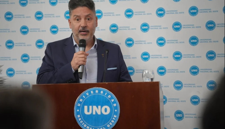 Menéndez: “Algunos promueven el individualismo, nosotros apostamos a la educación pública”