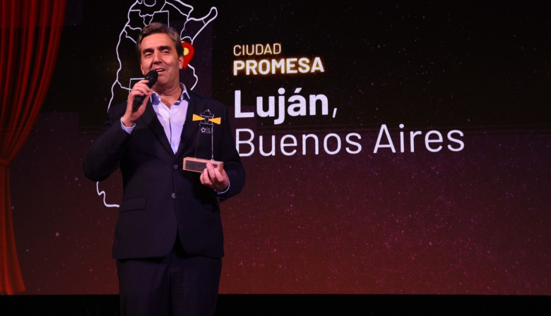 Luján recibió tres distinciones nacionales por sus políticas de innovación y modernización