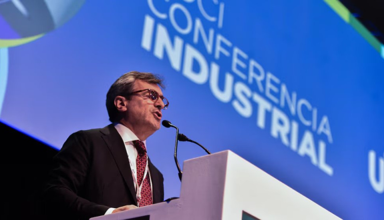 La UIA se reúne con Luis Caputo para pedir un régimen de incentivos para la industria manufacturera