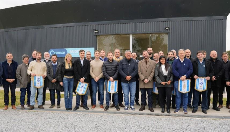 Tapia reunió a intendentes bonaerenses y lanzó apoyo para fan fest de la Selección
