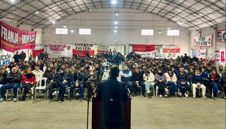 Chiarella arengó a la Juventud Radical en Tandil: "Vamos a volver a poner al presidente"