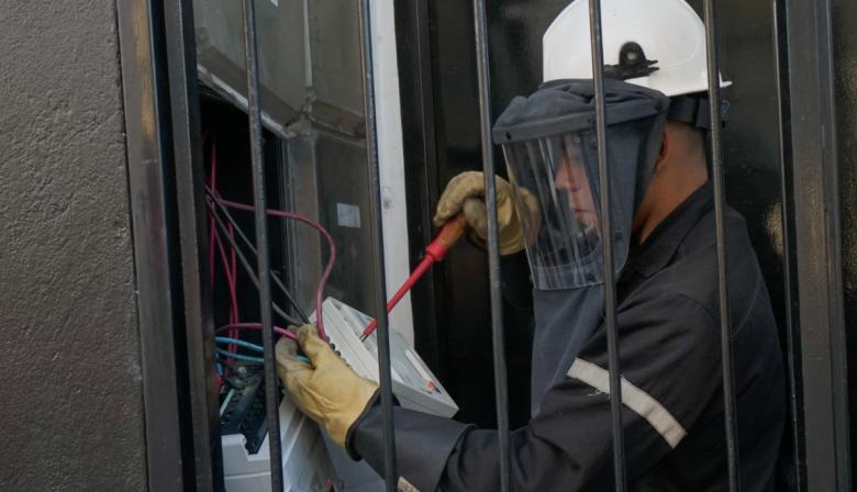 EDELAP detectó fraude eléctrico en 15 sucursales de una cadena gastronómica
