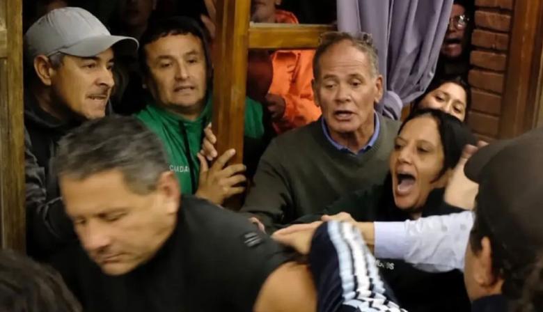 Escándalo en Villa Gesell: denunciaron golpes a concejales del PRO en plena sesión por el Presupuesto 2026