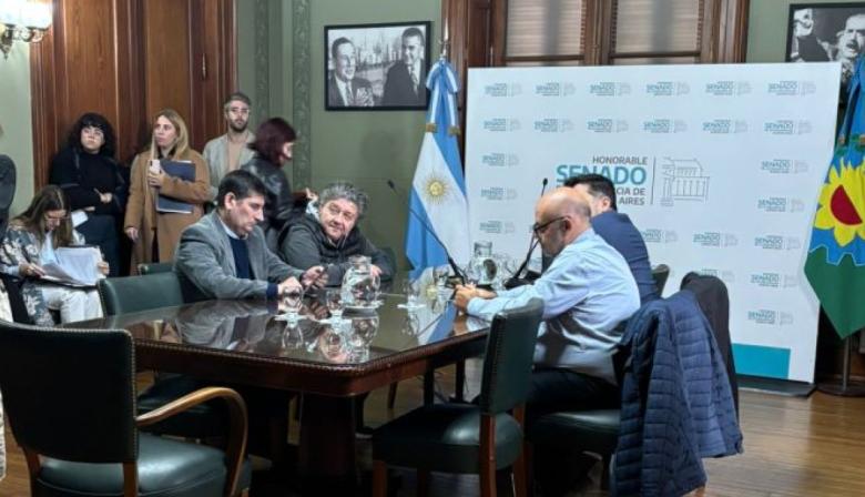 Lago asume en Legislación General con una abstención y recrudece la interna peronista