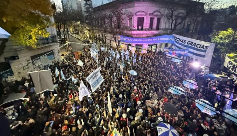 El peronismo de Lomas marchó en apoyo a Cristina
