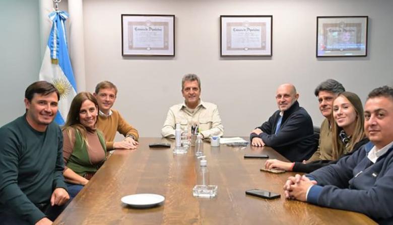 Massa reúne a sus tropa para ordenar la estrategia del Frente Renovador