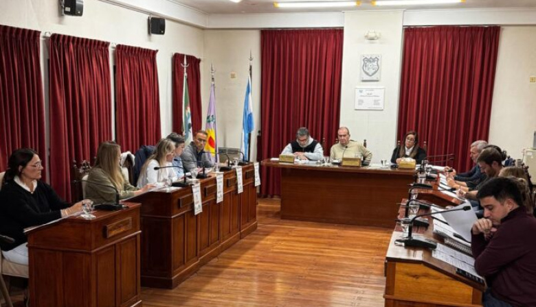 Alvear congeló los sueldos de la planta política