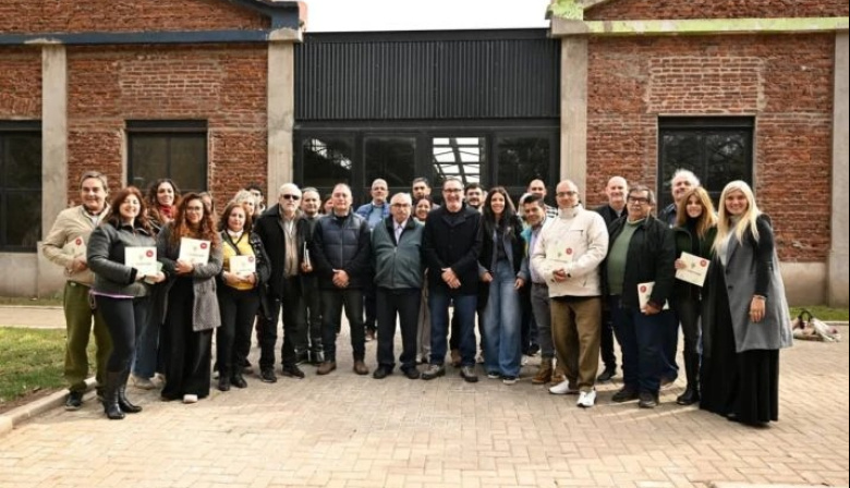 Malvinas Argentinas firmó convenio con enólogos para impulsar el vino bonaerense