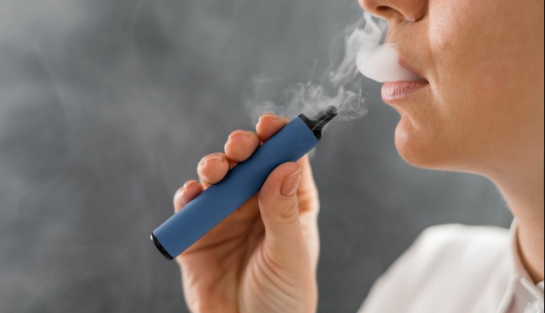 Avanzan en la Legislatura porteña la regulación del vapeo y penas más duras contra los “trapitos”