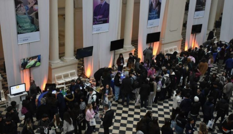 La UCALP recibe a futuros estudiantes en una nueva Expo con charlas, stands y beneficios en la inscripción