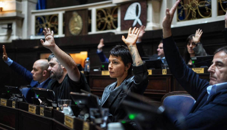 Mayra Mendoza cruzó a la oposición tras el rechazo al FEFIM: “Le da la espalda a los municipios”