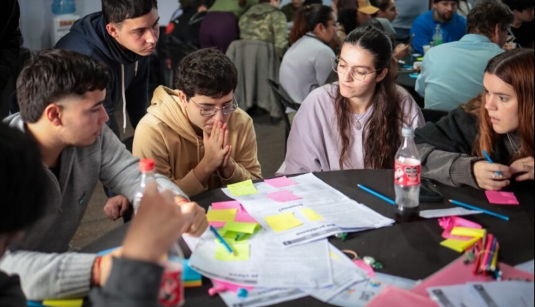 Pergamino convoca a estudiantes de 12 a 19 años a una Hackatón Joven con Samsung para crear soluciones tecnológicas  