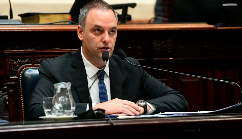 Adorni queda cada vez más solo: el PRO analiza habilitar la sesión en su contra y el peronismo presiona en el Senado