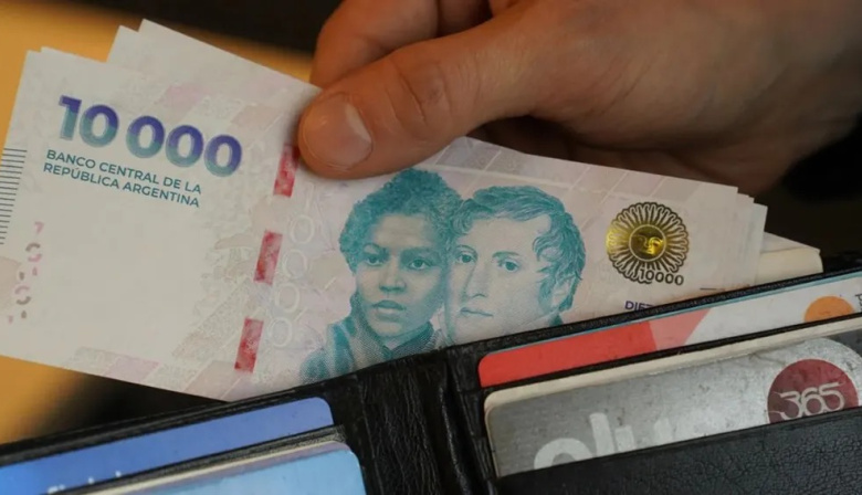 Se perdieron 11.000 empleos formales en marzo y el salario mínimo ya cayó casi 40%