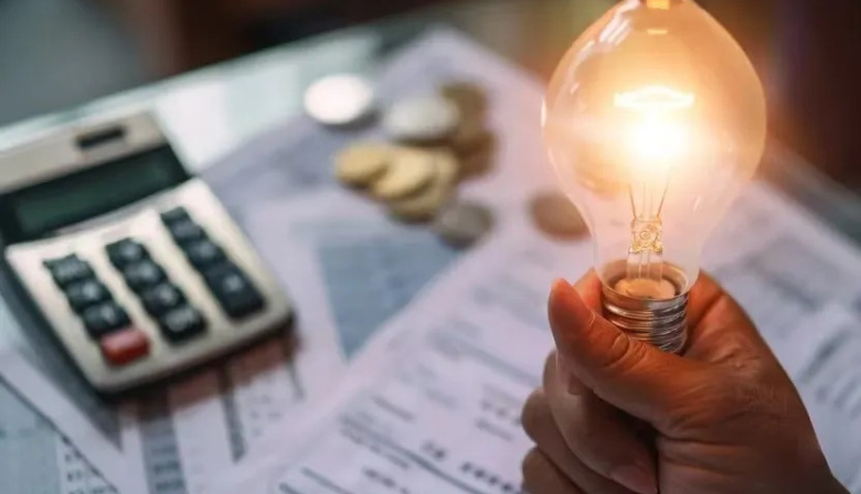 La luz subió más del 60% en un año en el AMBA y golpea a los sectores de bajos ingresos