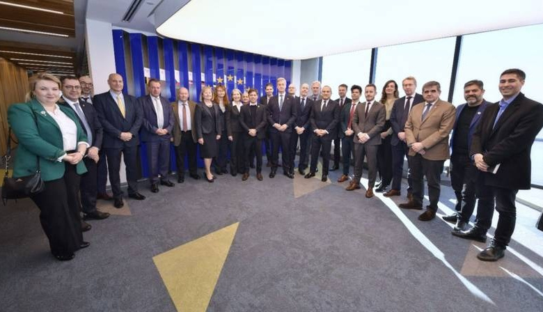 Kicillof se reunió con el embajador de la UE y 21 países del bloque para atraer inversiones