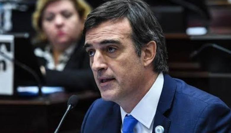 Esteban Bullrich renunció al PRO y cuestionó el respaldo partidario a Manuel Adorni