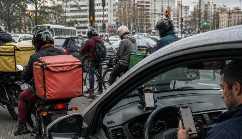 La promesa de autonomía choca con la precarización en las plataformas