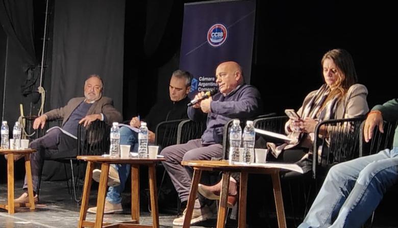 De Leo cruzó a Liberman por el petitorio de comerciantes bahienses