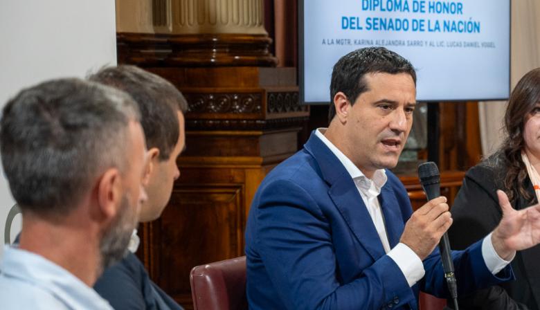 “No puede explicar la administración del país”: dura crítica de Abad a Adorni