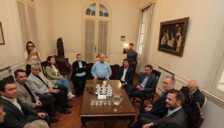 Alarma social en el Conurbano: intendentes se acercan a la Iglesia para sostener la asistencia en los barrios