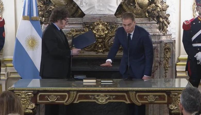 Con la presencia de Adorni, Santilli juró como Jefe de Gabinete de Nación