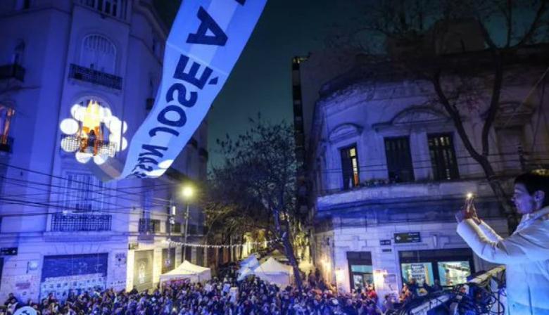 Mayra Mendoza encabezó la caravana en apoyo a Cristina y volvió a denunciar proscripción