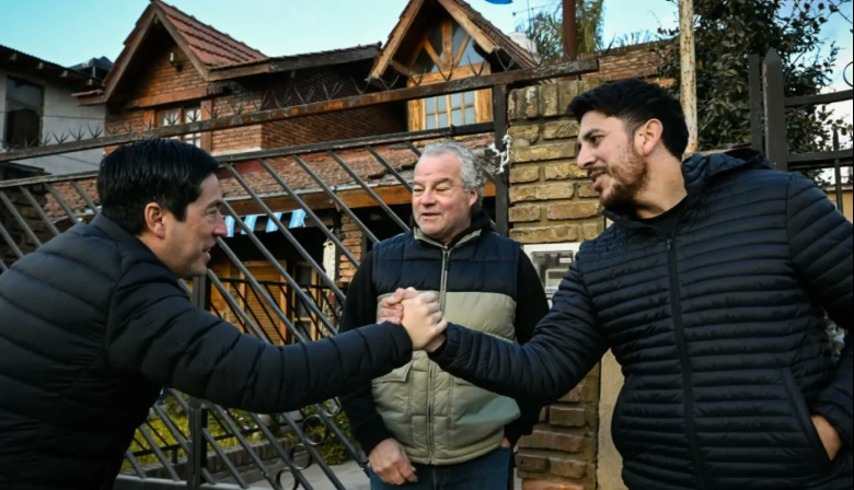 “El camino del desarrollo es con obra pública”: Nardini estrena pavimento en Villa de Mayo