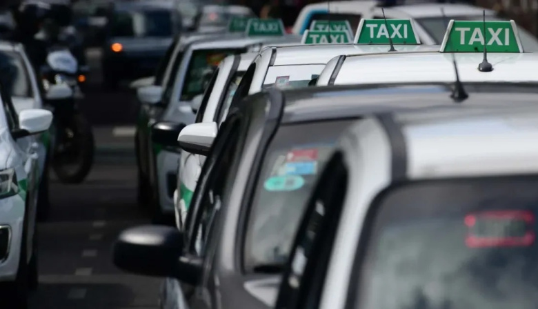 Taxistas de La Plata piden declarar al GNC “combustible esencial” tras los cortes de suministro