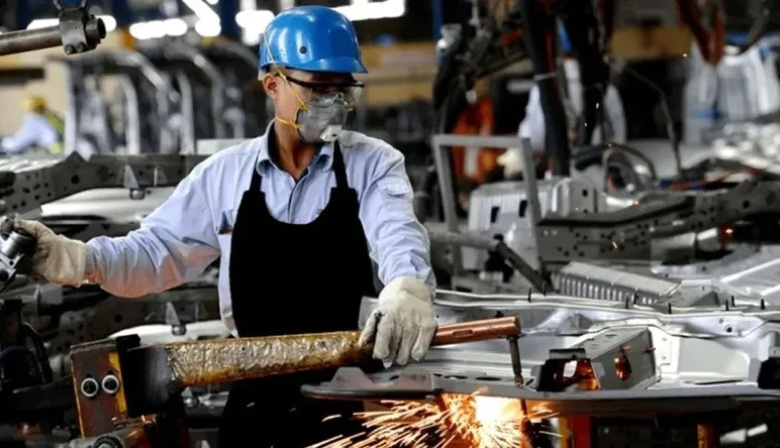 La industria cerró el peor semestre en 3 años con caída del 3%