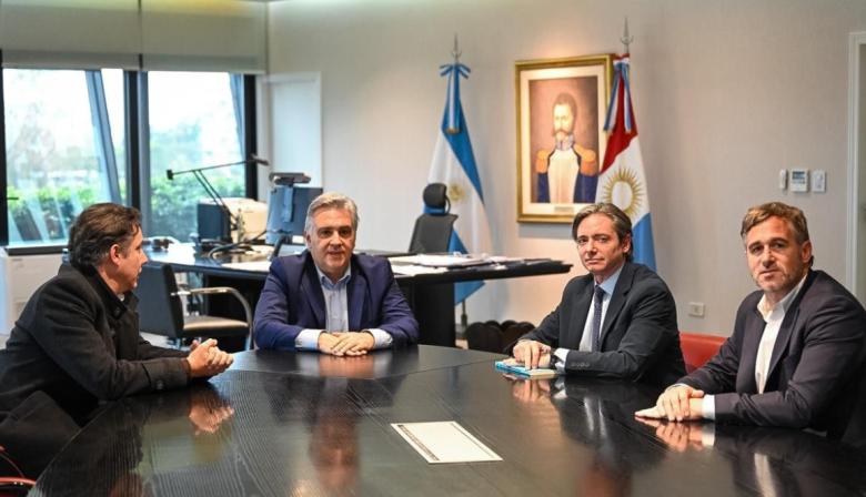 Llaryora, Asinelli y Achával participaron de un foro regional sobre educación