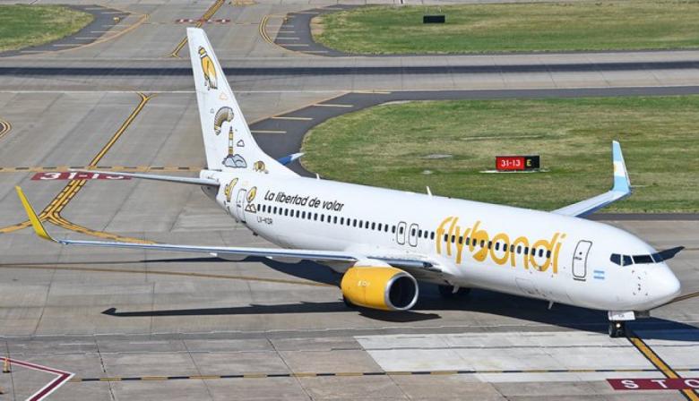 Flybondi, en caída libre: vuelos paralizados, salarios impagos y pasajeros varados