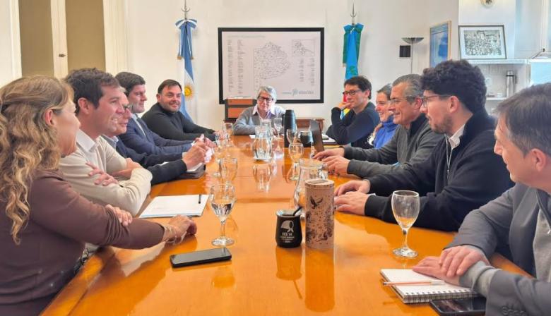 El Foro de Intendentes Radicales llevó reclamos educativos a la Provincia