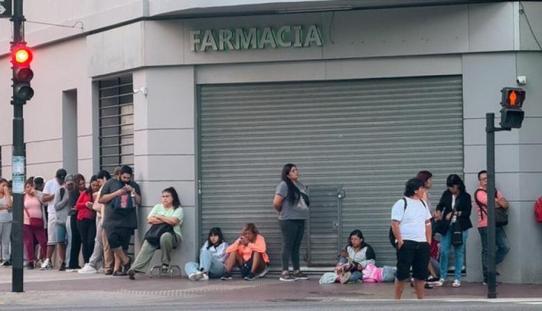 El empleo registrado cayó durante 12 meses y la CTA puso en duda la reforma laboral