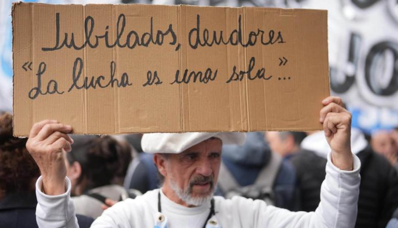 Sciaini cruzó a Milei por los endeudados: “No son millones de errores individuales”