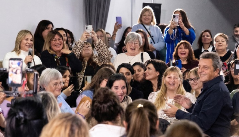 Malena Galmarini y Sergio Massa presentaron el documento "Abrazar, organizar y gobernar" en el Encuentro de Mujeres